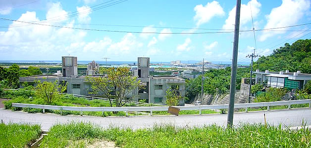 沖縄売買不動産 土地「うるま市字塩屋」の写真1。この土地からは沖縄東部の海が望むことが出来ます。オーシャンビューの高台の住まいをご希望の方にはおすすめの物件かもしれません。。